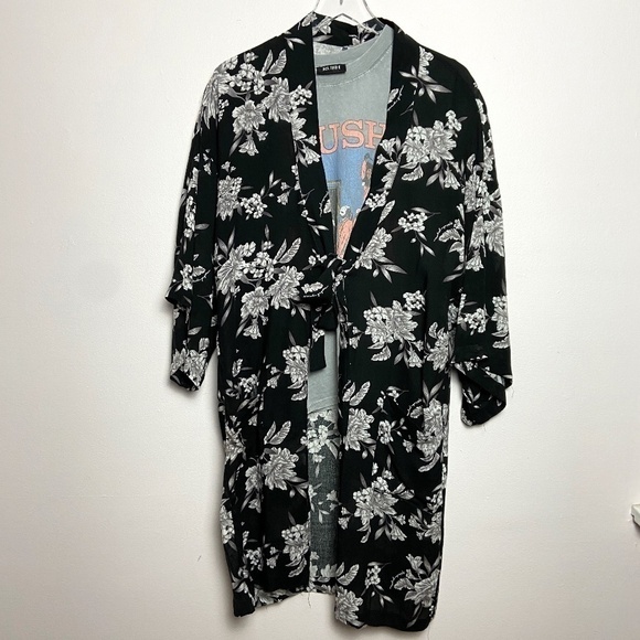 SPIRITUAL GANGSTER | Black Floral Kimono Maya Robe - Picture 4 of 10